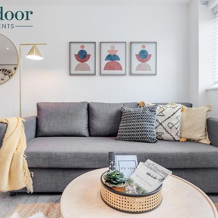 Milton Keynes Apartments, Sleeps Up To 5, Free Parking, Free Wifi & Movies, 7 Mins Drive To Milton Keynes Central Station For Direct Trains To London & The North Extérieur photo
